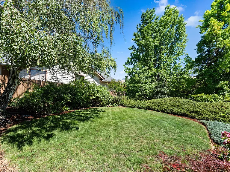 2890 Wedgewood Ln — Photo 5