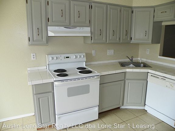 5th image of 1305-A Westcott Dr