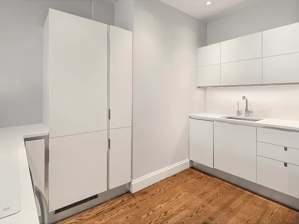 23 East 10th Street 704 image 2 of 11