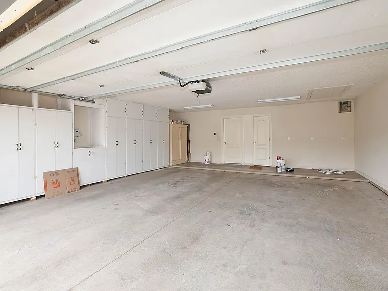 6802 Thunder Rd — Photo 32