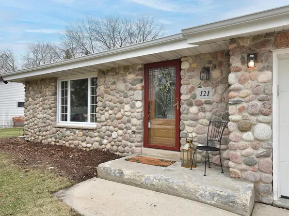 121 West Niesen DRIVE, Saukville, WI 53080