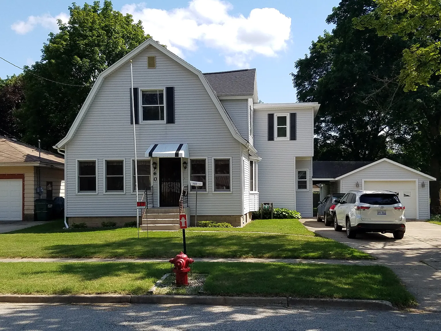 60 E Mark St photo 1