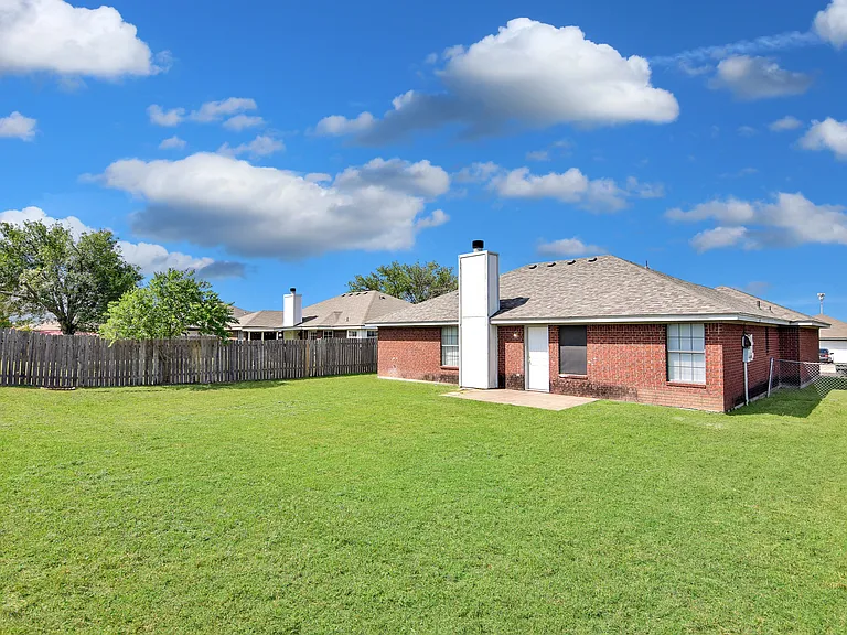 3817 Sawtooth Dr — Photo 16