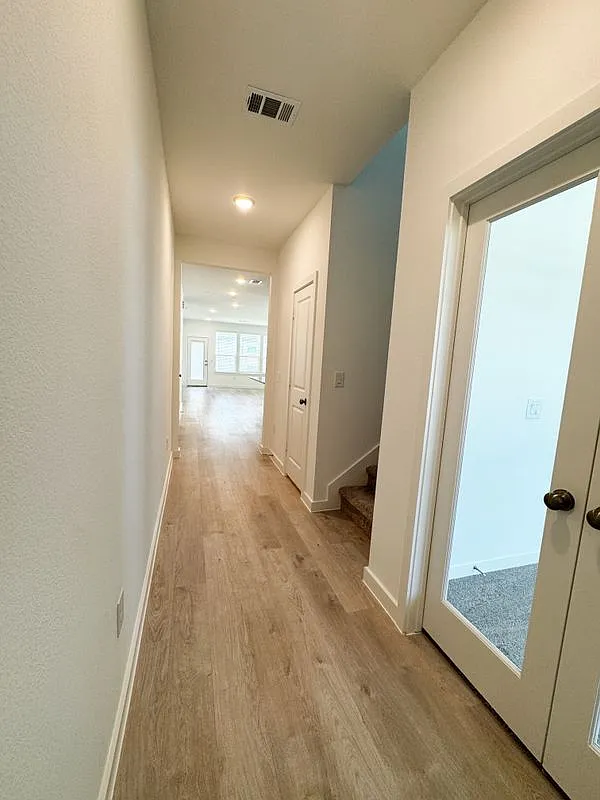 4 bed, 2.5 bath, 2317 sqft, $3,290 — Photo 2