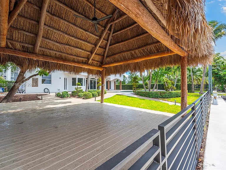 552 Palm Dr — Photo 61