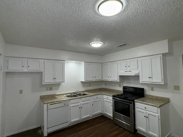 2821 Cottonwood Ln #2821 — Photo 3