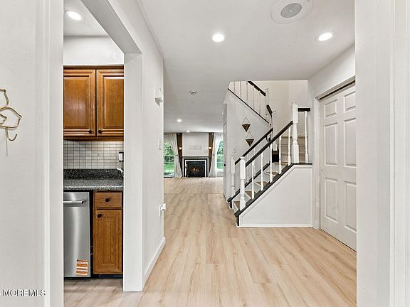 5th image of 318 Balsam Court