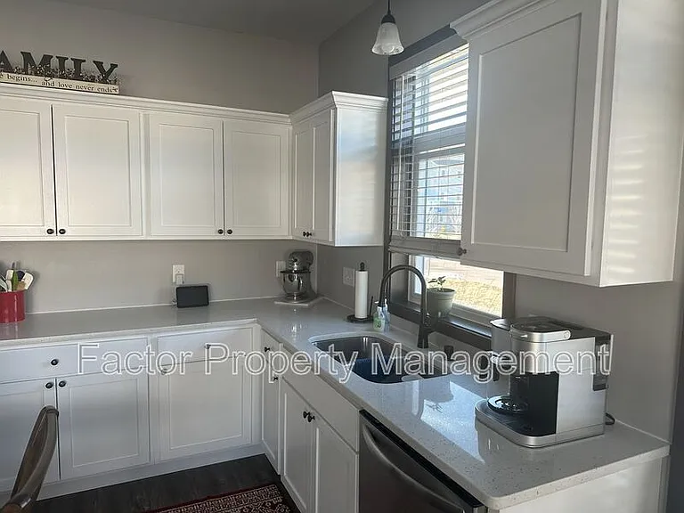 312 Prairie Rose Dr — Photo 3
