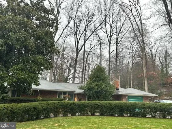 3605 Whispering Ln, Falls Church, VA 22041