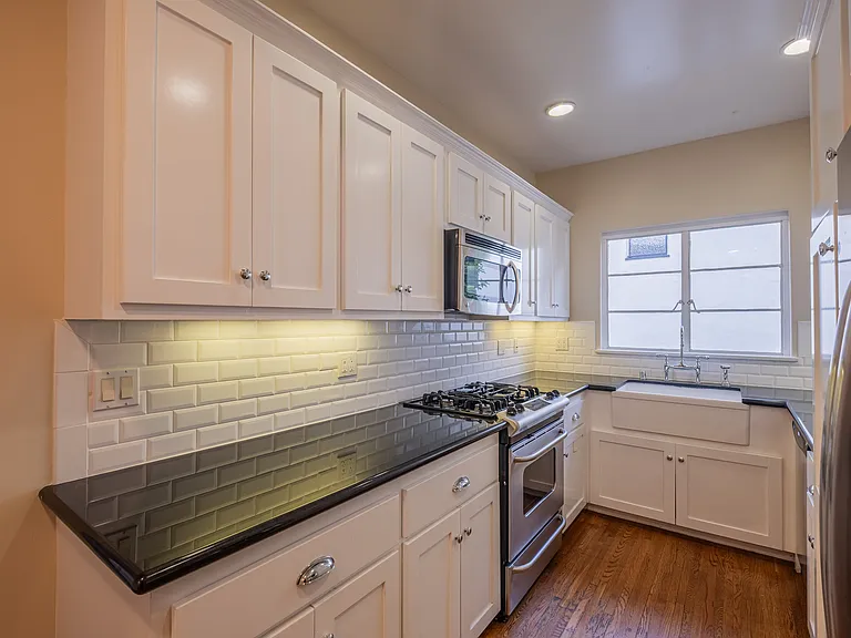 10836 Lindbrook Dr #3 — Photo 2