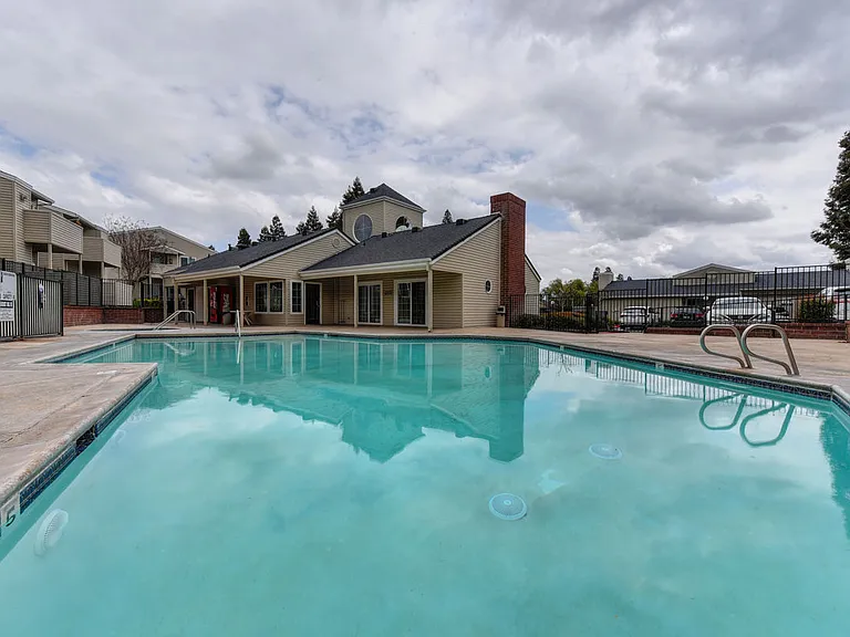 Pepperwood Knoll Apartments — Photo 23