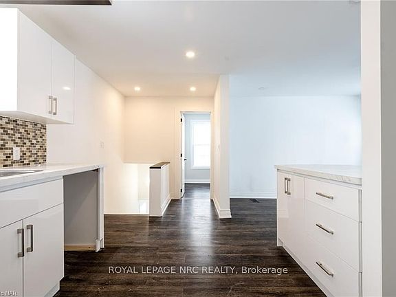 4th image of 5751 Leonard Ave