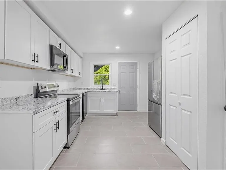 608 N College Dr #3 — Photo 22