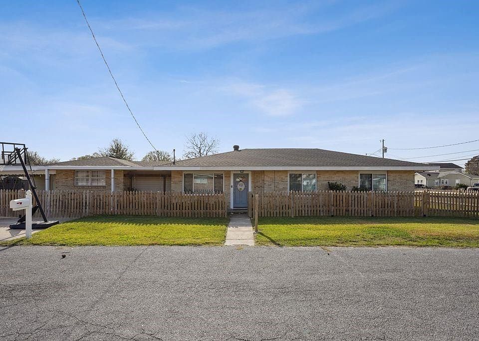 1st image of 601 Farrington Dr