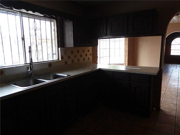 5th image of 11484 Philip Dr