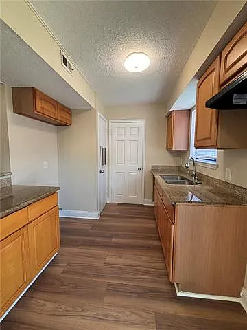 2332 Oxford Pl — Photo 10