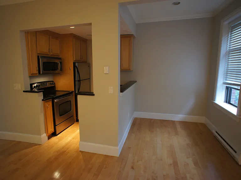 216 W Springfield St #3 — Photo 10