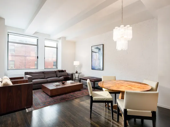 252 7th Avenue image 1 of 6