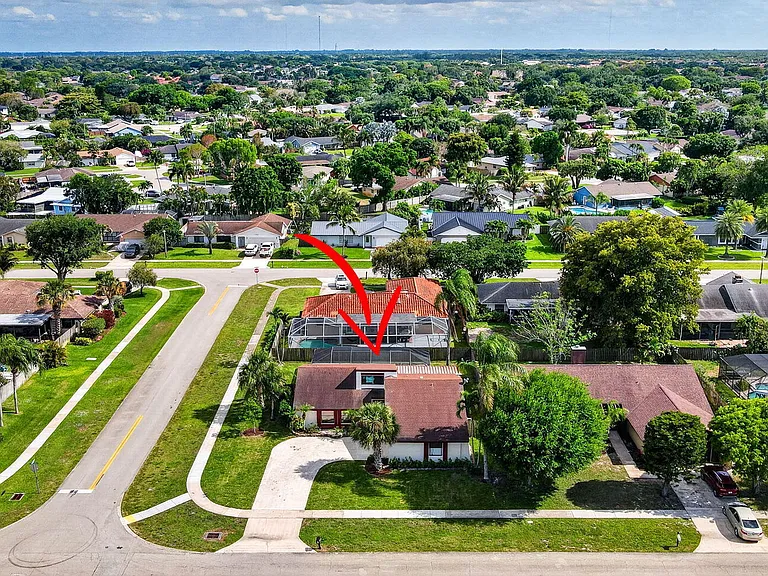 12260 Old Country Rd S — Photo 54