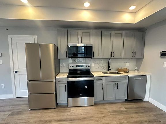 2nd image of 2104 Reed St #2F