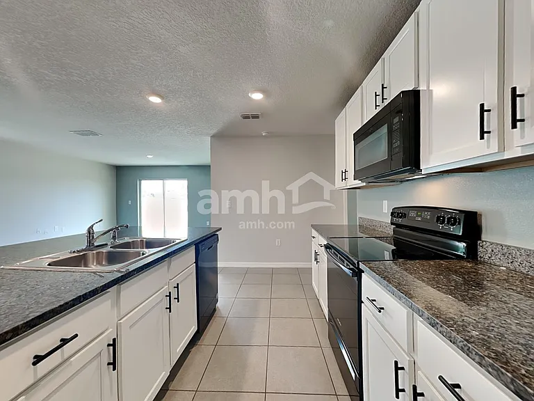 10416 Flathead Dr — Photo 3