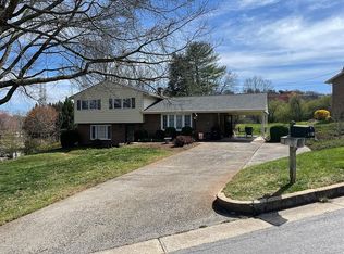 3202 Longhorn Rd, Roanoke, VA 24018