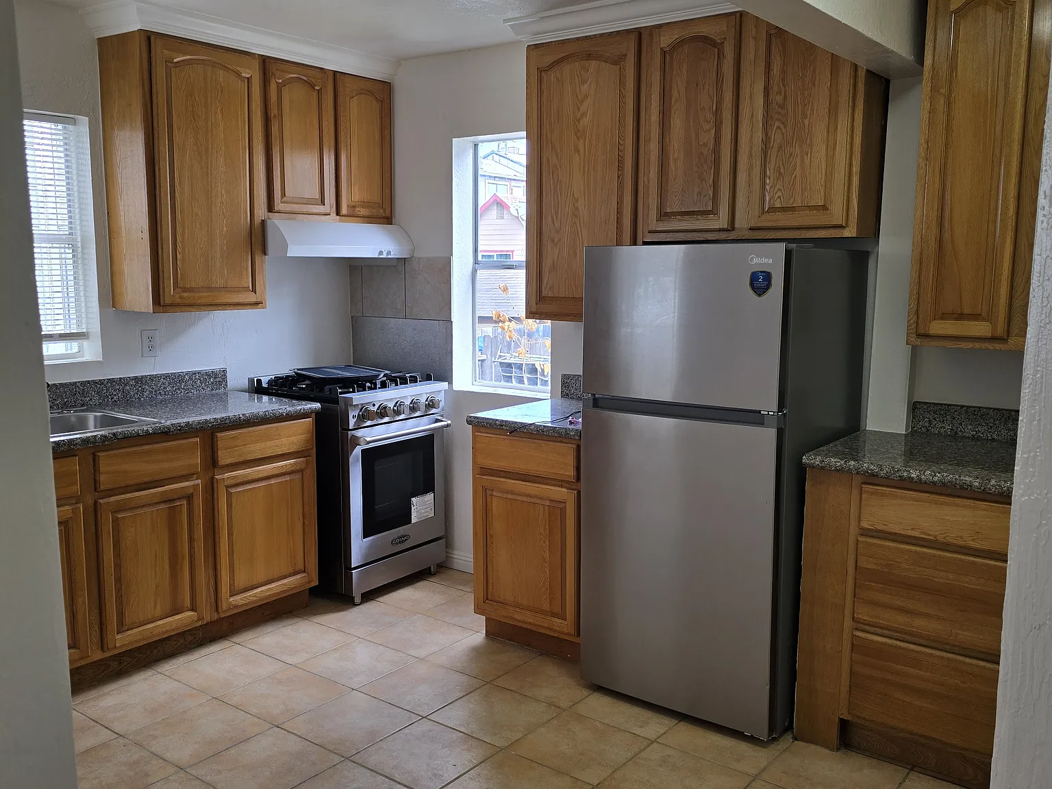 2 bed, 900 sqft, $2,695 — Photo 2
