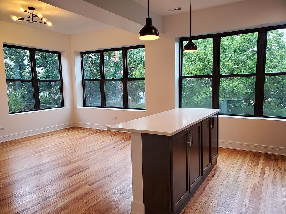 1st image of 4855-59 N Sawyer Ave #1