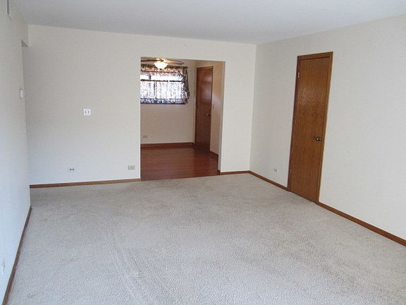 3rd image of 5973 N Northwest Hwy APT 3C