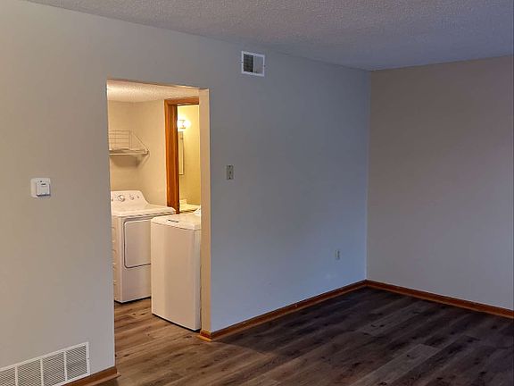 5th image of 622 Lakeview Dr APT N