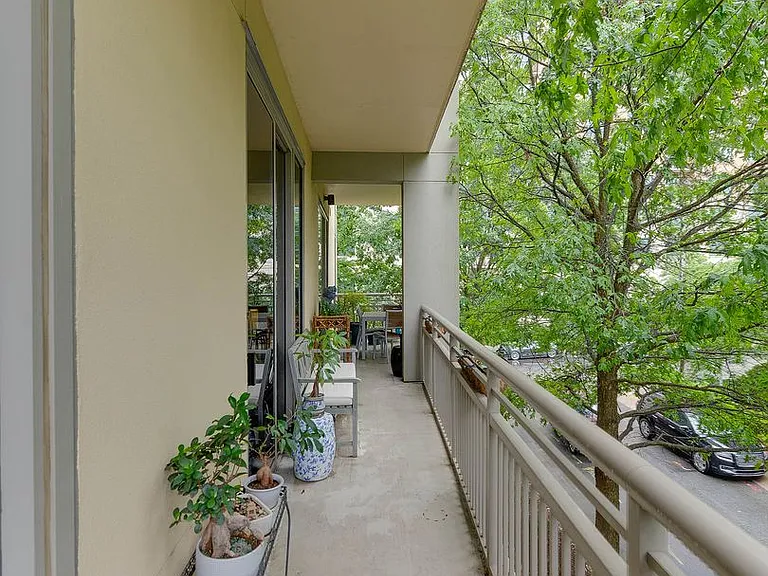 701 Royal Ct #306 — Photo 31