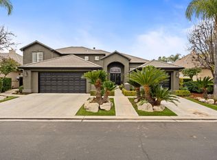 1674 E Shadow Glen Dr, Fresno, CA 93730