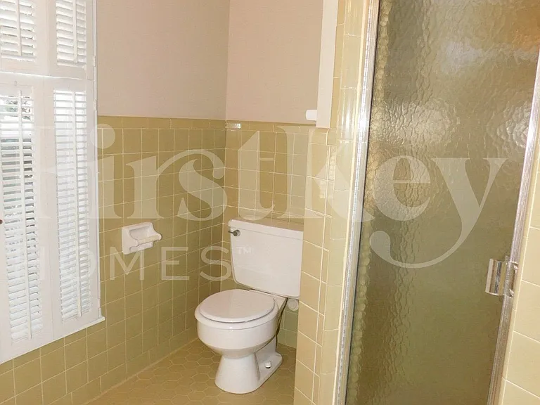 6135 Haddington Dr — Photo 17