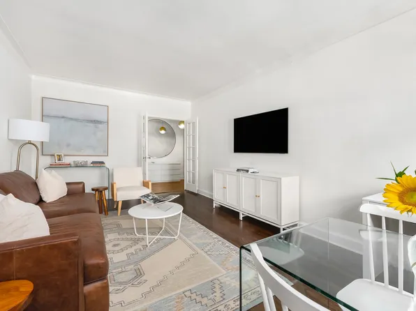 166 West 22nd Street image 2 of 10