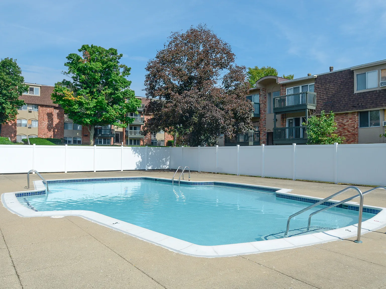 Whitehall Apartments — Photo 3