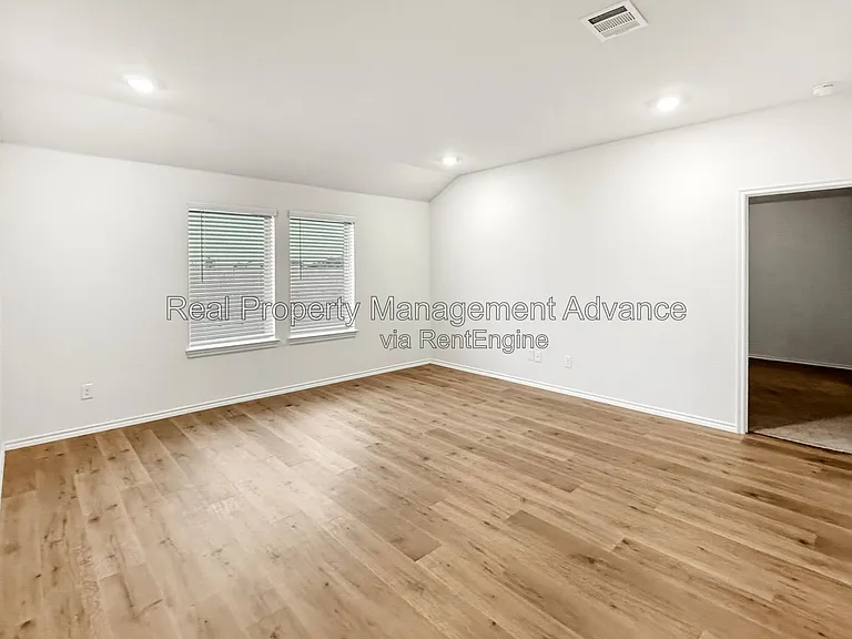 1629 Topaz Trl — Photo 9
