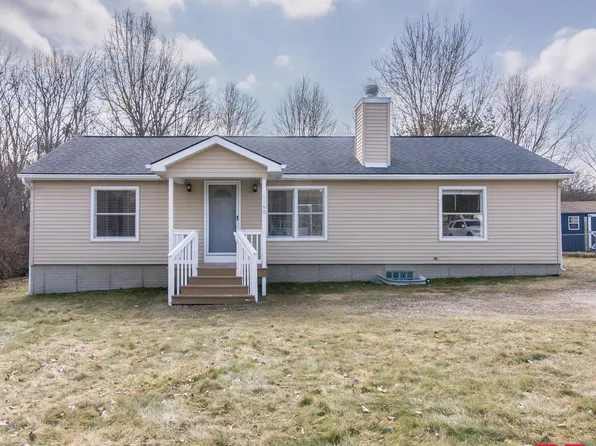 1169 Petts Rd, Fenton, MI 48430