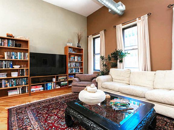 2nd image of 226 W Chicago Ave #3