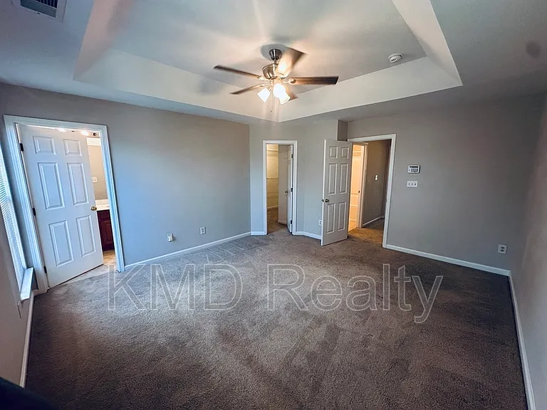 940 Tiger Ln — Photo 11
