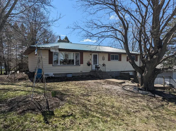 548 E 10th St, Saint Charles, MN 55972