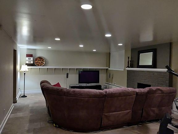 5th image of 2730 Montlake Blvd E