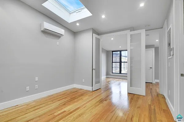 Rented by EXR | media 5