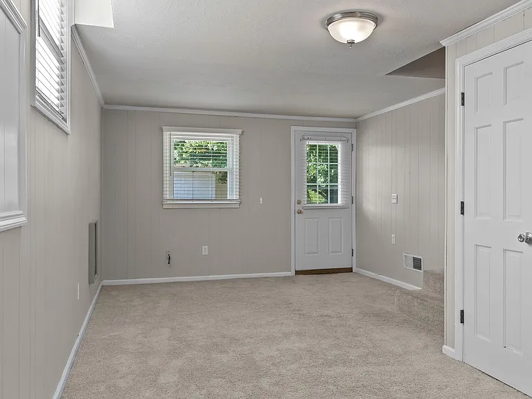 209 Oak Dr — Photo 12