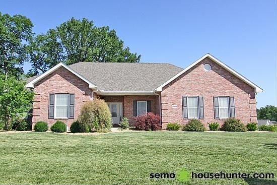 1st image of 1906 Greenbrier Dr