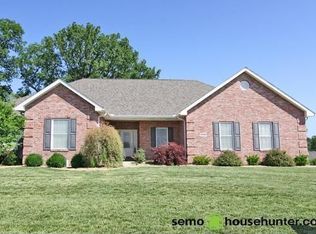 1906 Greenbrier Dr, Cape Girardeau, MO 63701