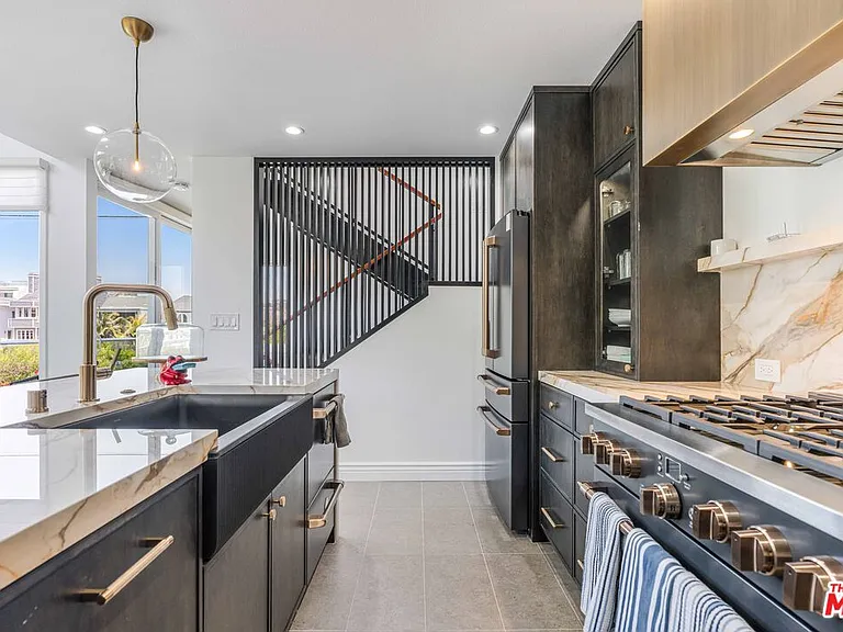 30 Reef St #2 — Photo 19