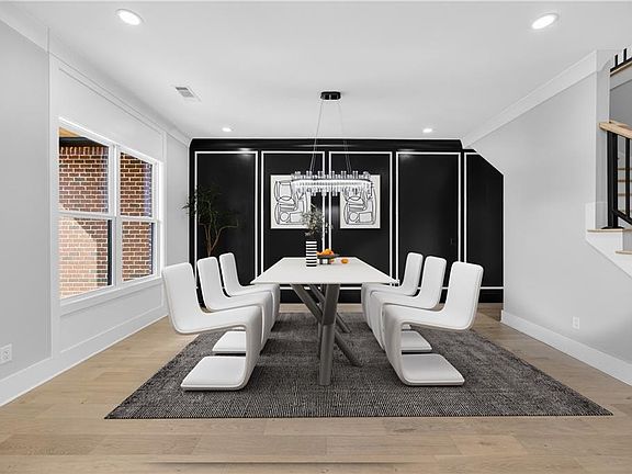 5th image of 3245 Smithtown Rd