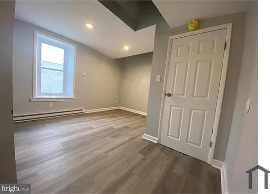1 bed, 3584 sqft, $1,100 — Photo 4