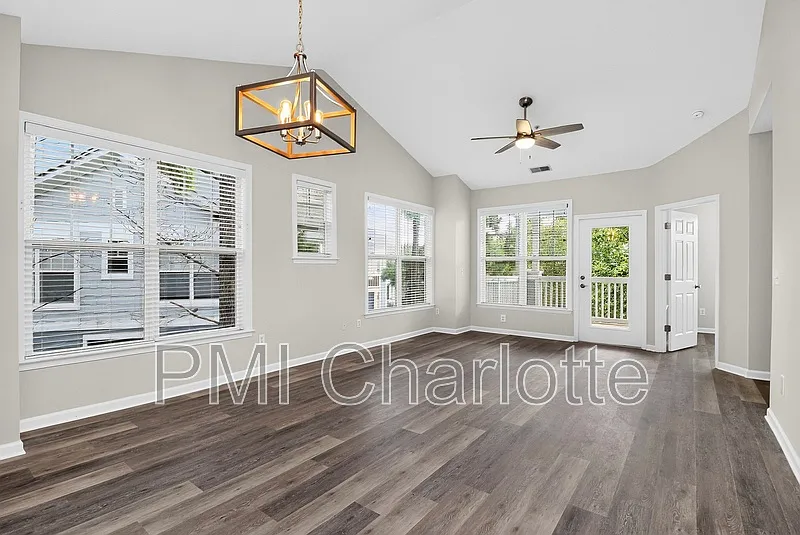 Admirals Quarters — Photo 4