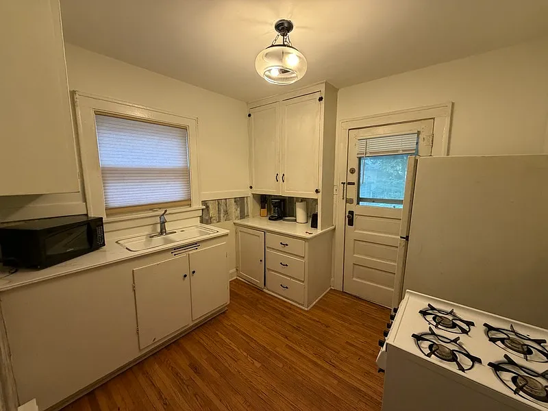 1 bed, 1.0 bath, $725 — Photo 3